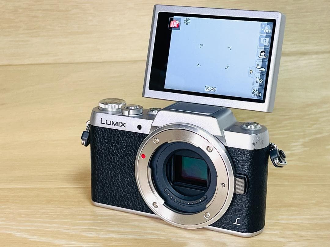 ★ショット数1632回☆Panasonic LUMIX DMC-GF7 シルバー