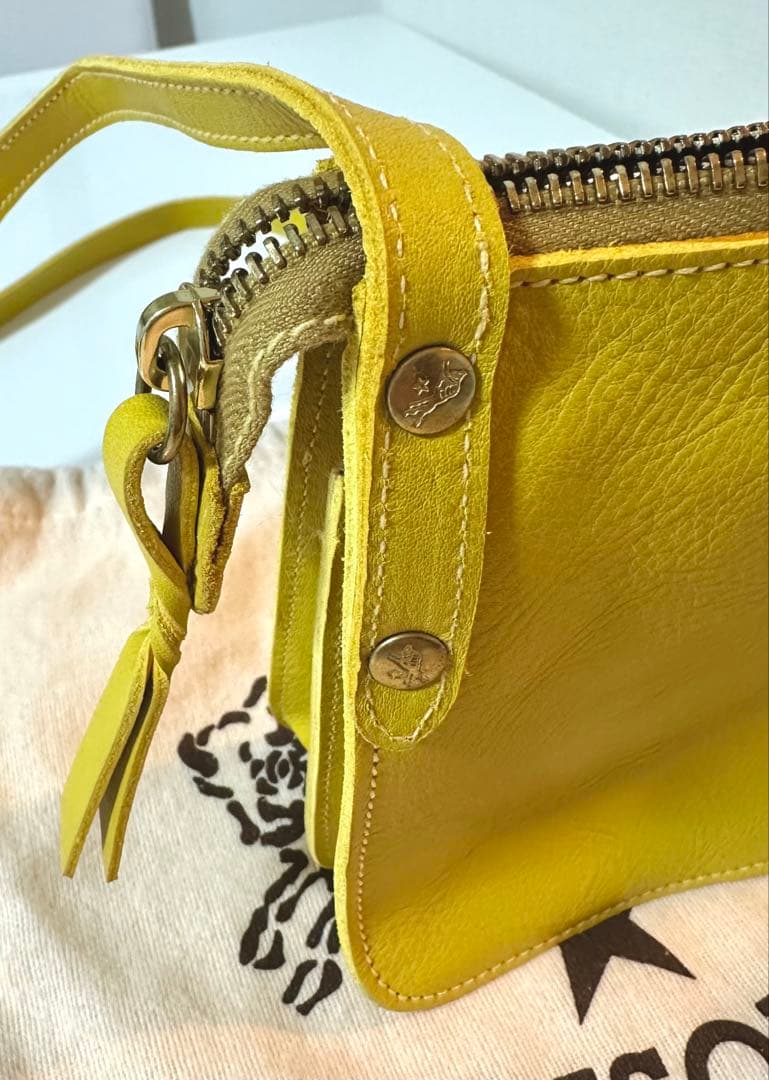 IL BISONTE 本革 レザー ミニショルダーバッグ/ポシェット/イエロー