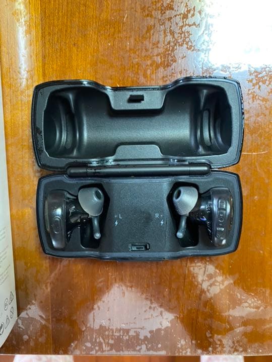 お値下げ中‼️BOSE SOUNDSPORT FREE BLACK