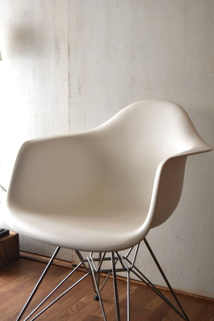 Herman Miller Esmes Arm chair ①