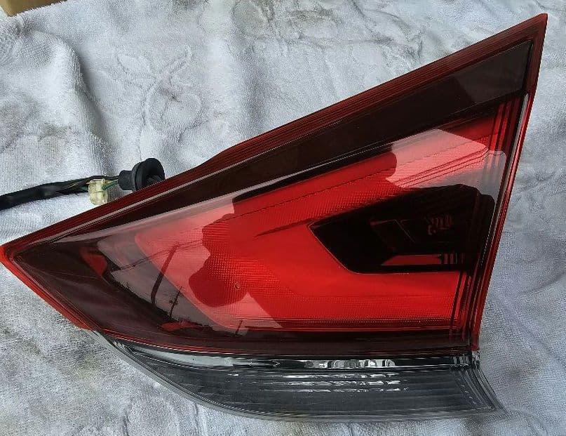 エクストレイルT32 後期テールランプR（運転席側）セット