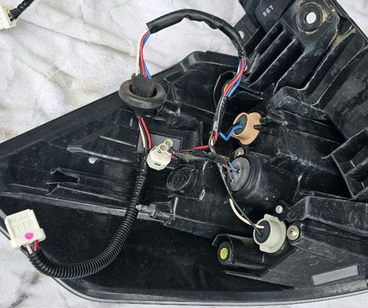 エクストレイルT32 後期テールランプR（運転席側）セット