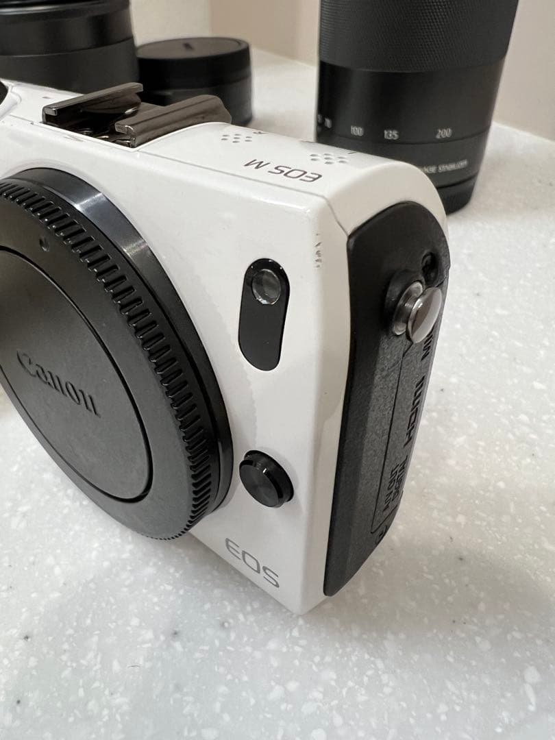 Canon EOS M ホワイト ミラーレスレンズセット55-200mmレンズ付