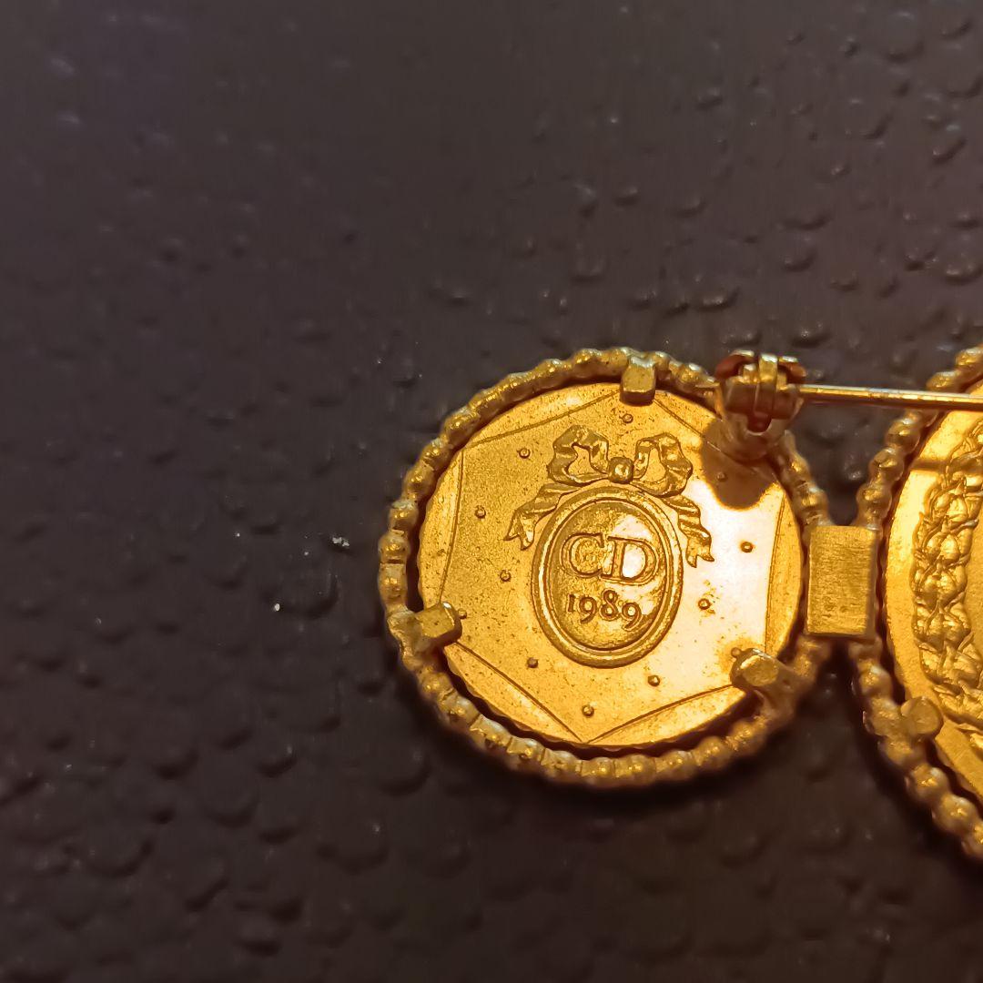 クリスチャンディオール　モチーフ　ブローチ　ゴールド