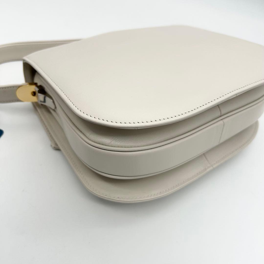 【激レア品】　ロジェヴィヴィエ　ワンショルダーバッグ　レザー　白　ロゴ　肩掛け◎