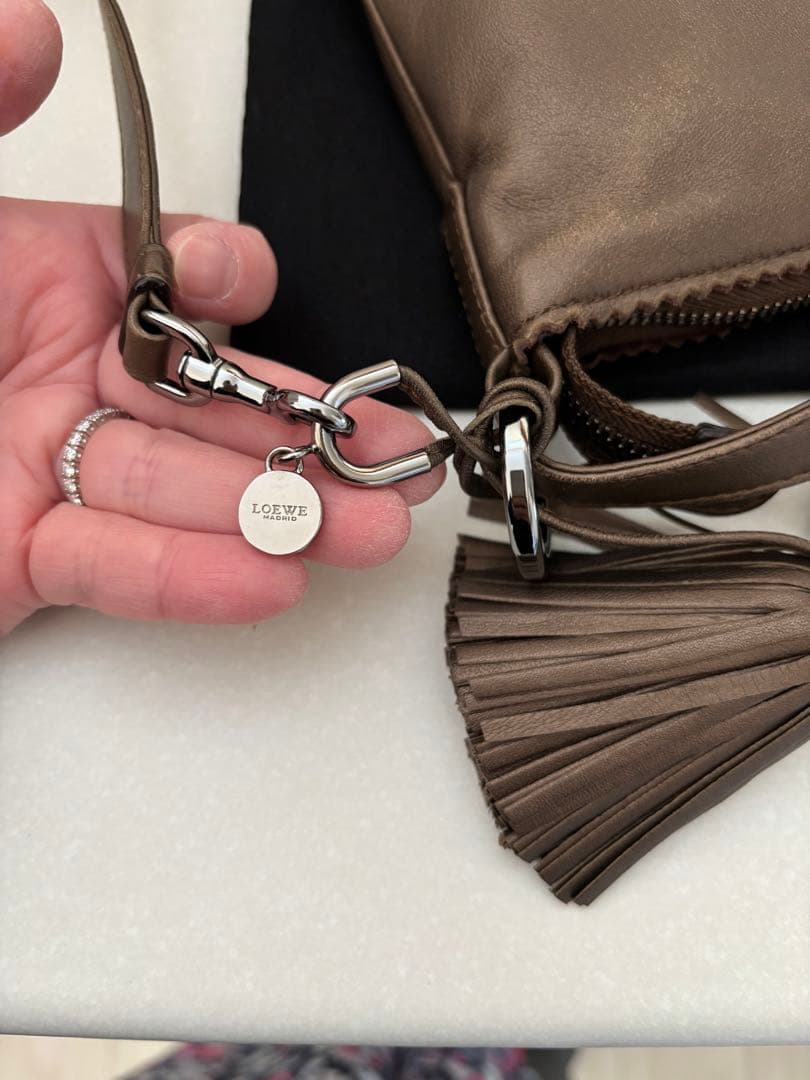 ロエベ　 ロゴデザイン ショルダーバッグ ブロンズ