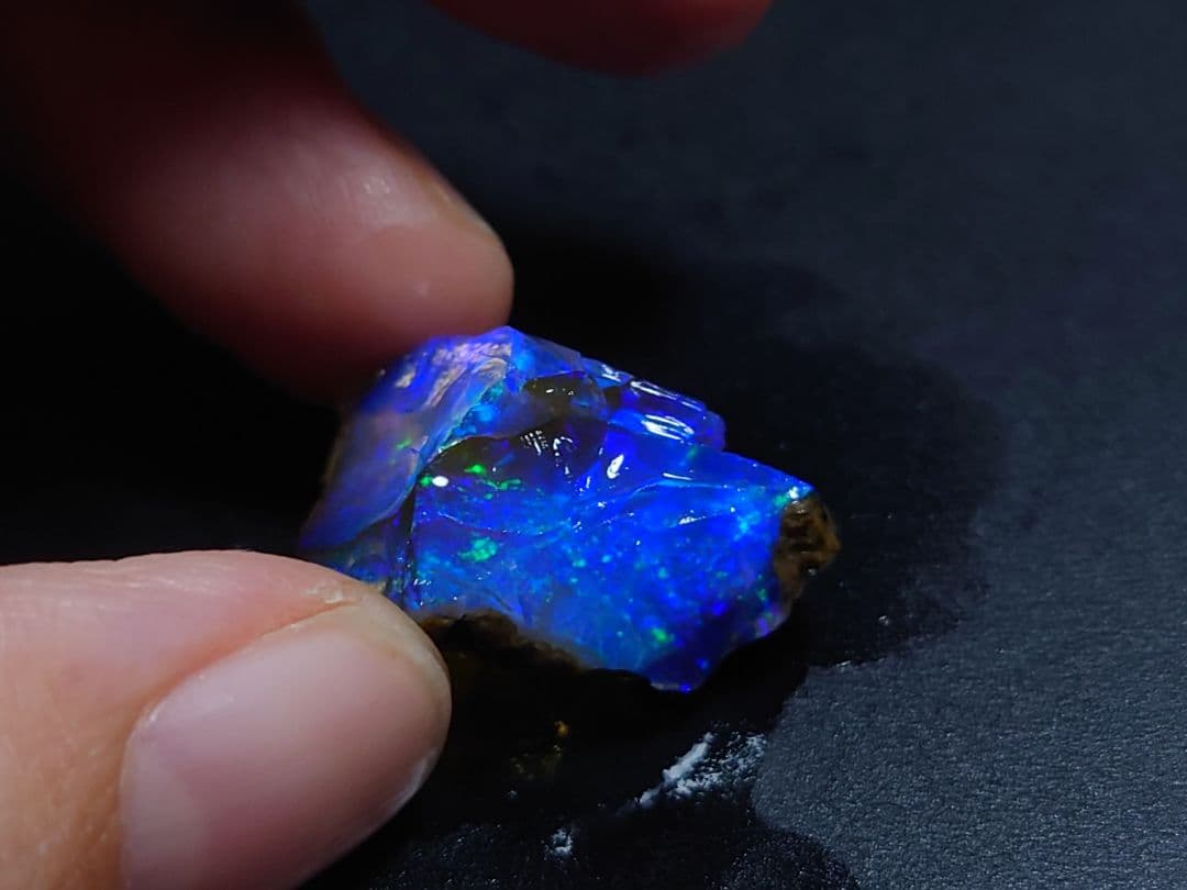 エチオピア　オパール　ピンファイア　星空のような　鉱物　標本　原石　チョーク