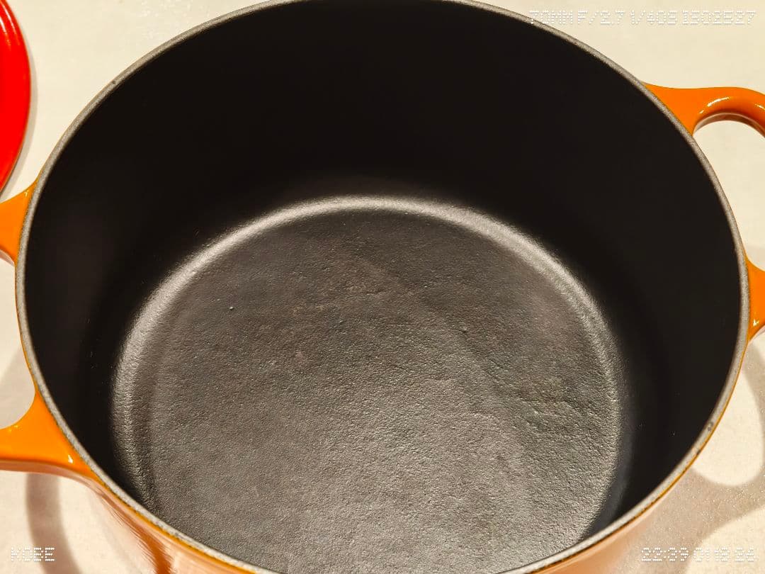 ル・クルーゼ　ビッグロゴ コレクション　シグニチャー ココット・ロンド 22cm