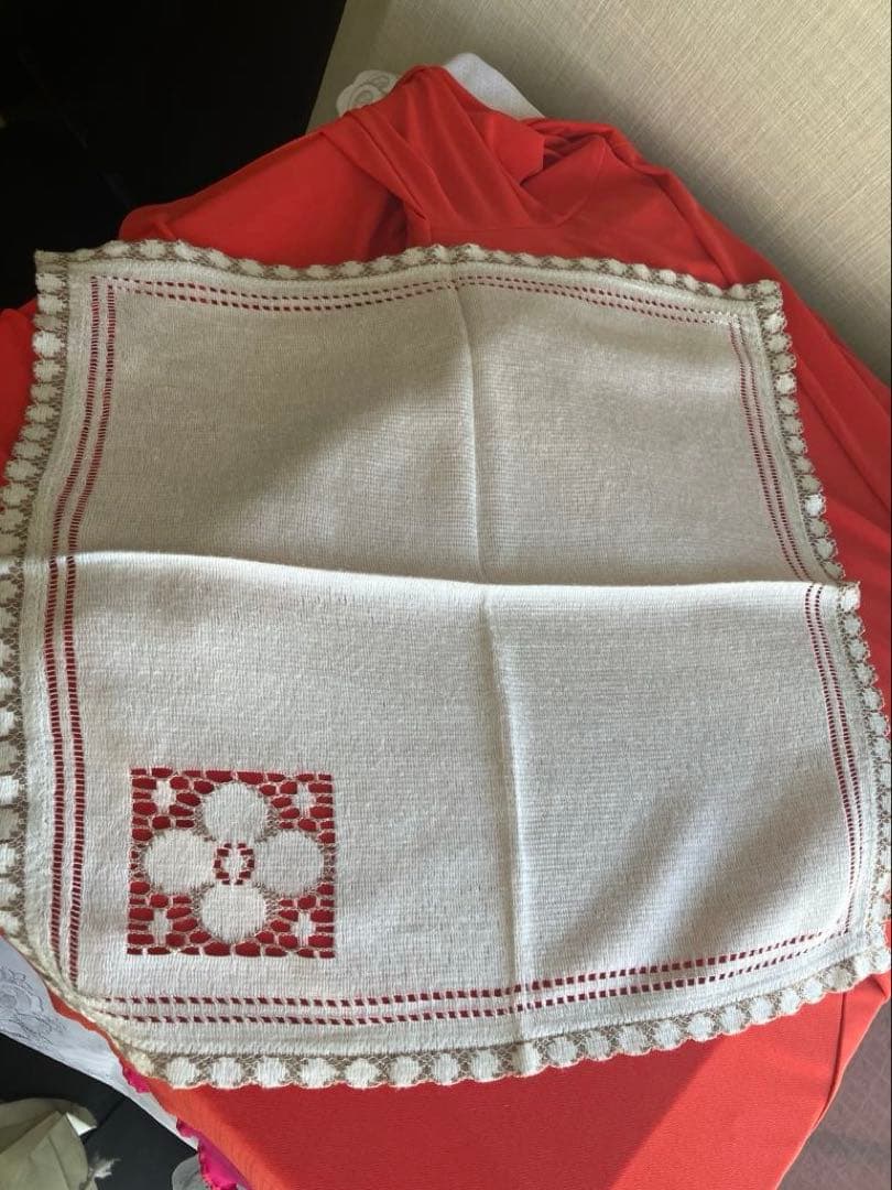 フランス製ビンテージ花柄大テーブルクロスとナプキン6セット　ベージュ白系　未使用