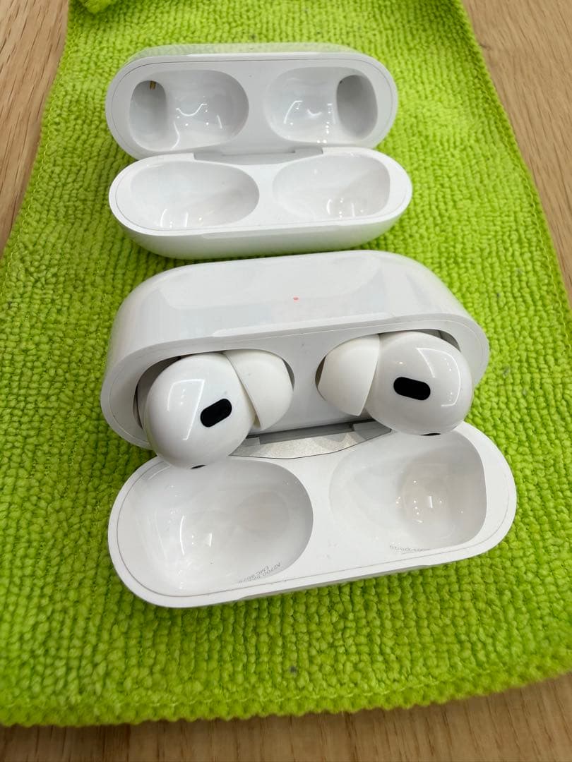 専用！AirPods pro 2 本体&充電ケース&充電ケース　純正品　美品