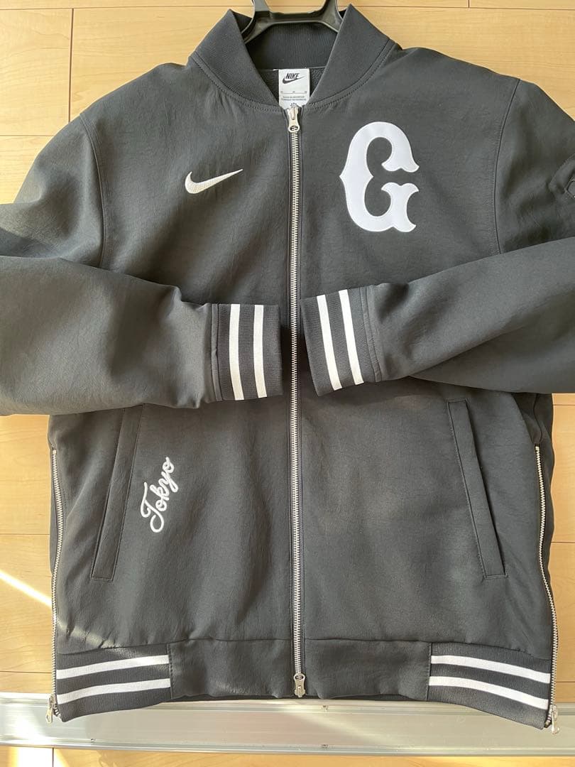 希少 読売ジャイアンツのNIKEグランドコート