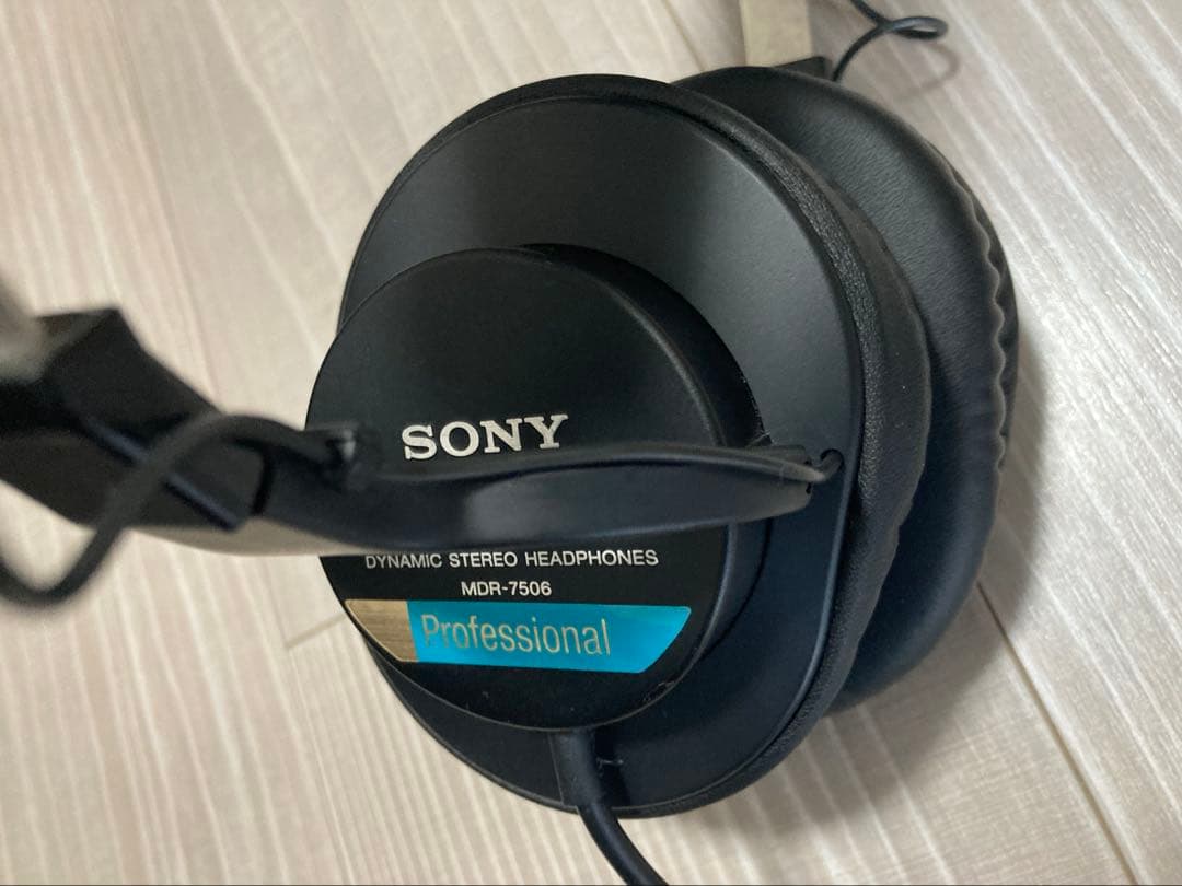 ヘッドホン　MDR-7506
