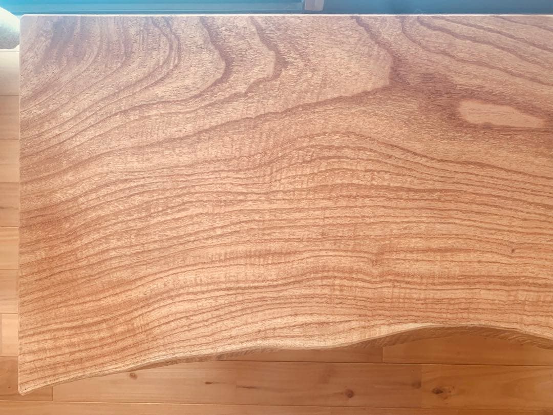 月うさぎ サイドテーブル、TV台(栴檀片側耳付一枚板天板)ワイルド一点物❣️