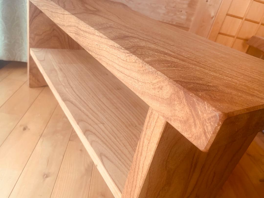 月うさぎ サイドテーブル、TV台(栴檀片側耳付一枚板天板)ワイルド一点物❣️