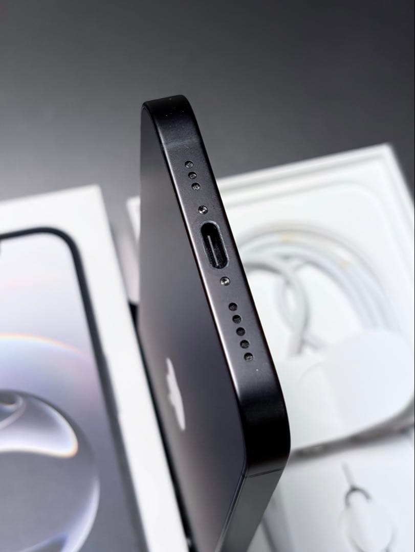 美品Apple iPhone 16e ブラック 本体 BT100% SIMフリー