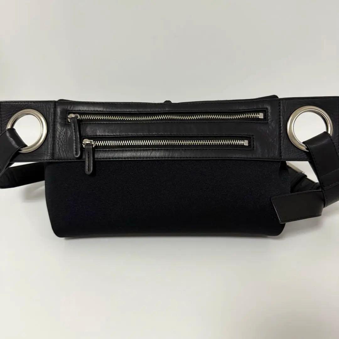 【24時間以内発送】カワカワ　ボディバッグ　WET ハトメ　ブラック