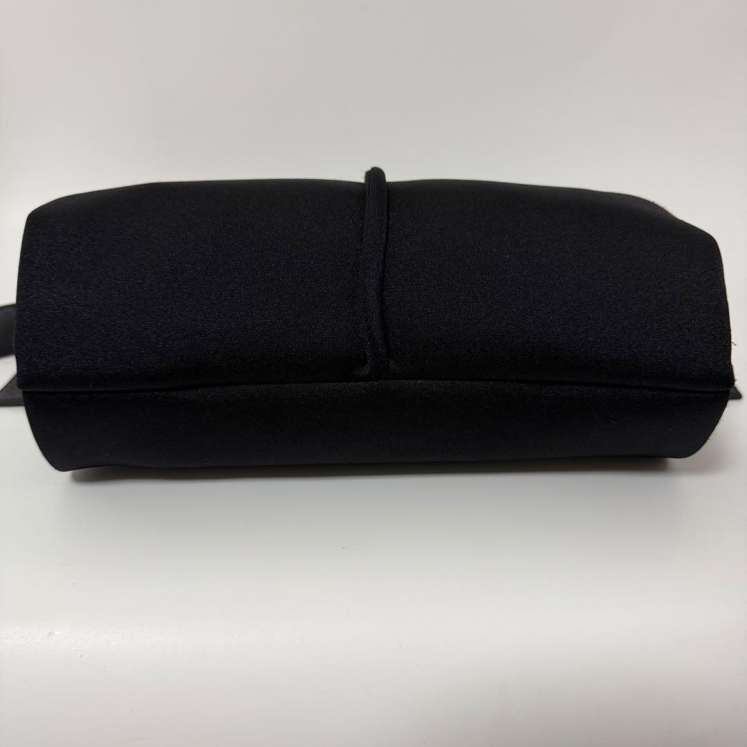 【24時間以内発送】カワカワ　ボディバッグ　WET ハトメ　ブラック