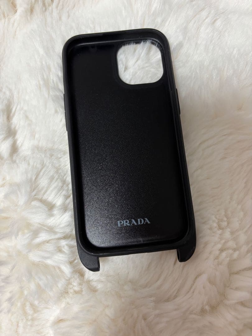 値下げPRADA サフィアーノトライアングル スマホショルダー iPhone15