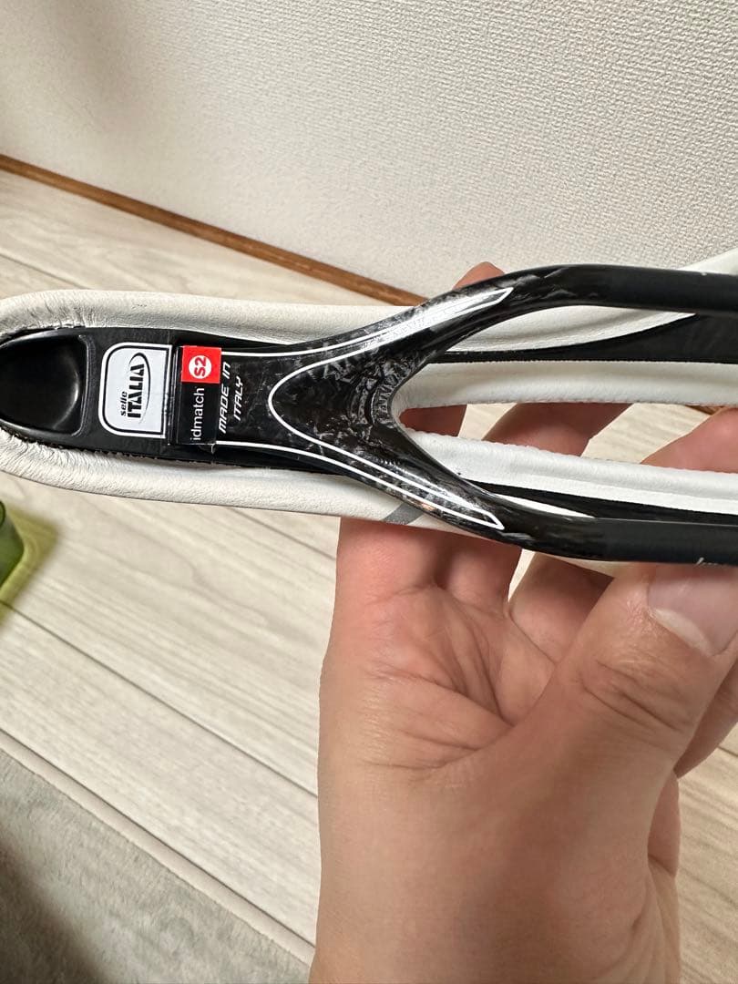 Selle Italia SLR Carbon サドル 142mm