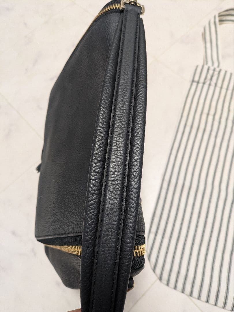 アニヤハインドマーチ　マキシジップサッチェル　ブラック　2way クロスボディ