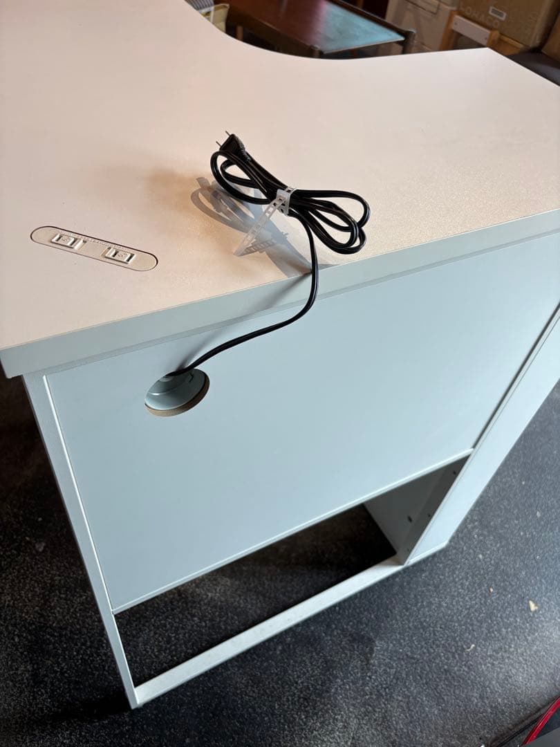 ト*モ様 L字ホワイトコーナーカウンターデスコンセント付き