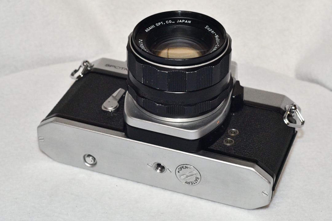 《動作品》pentax sp + 標準レンズ付きフィルムカメラ