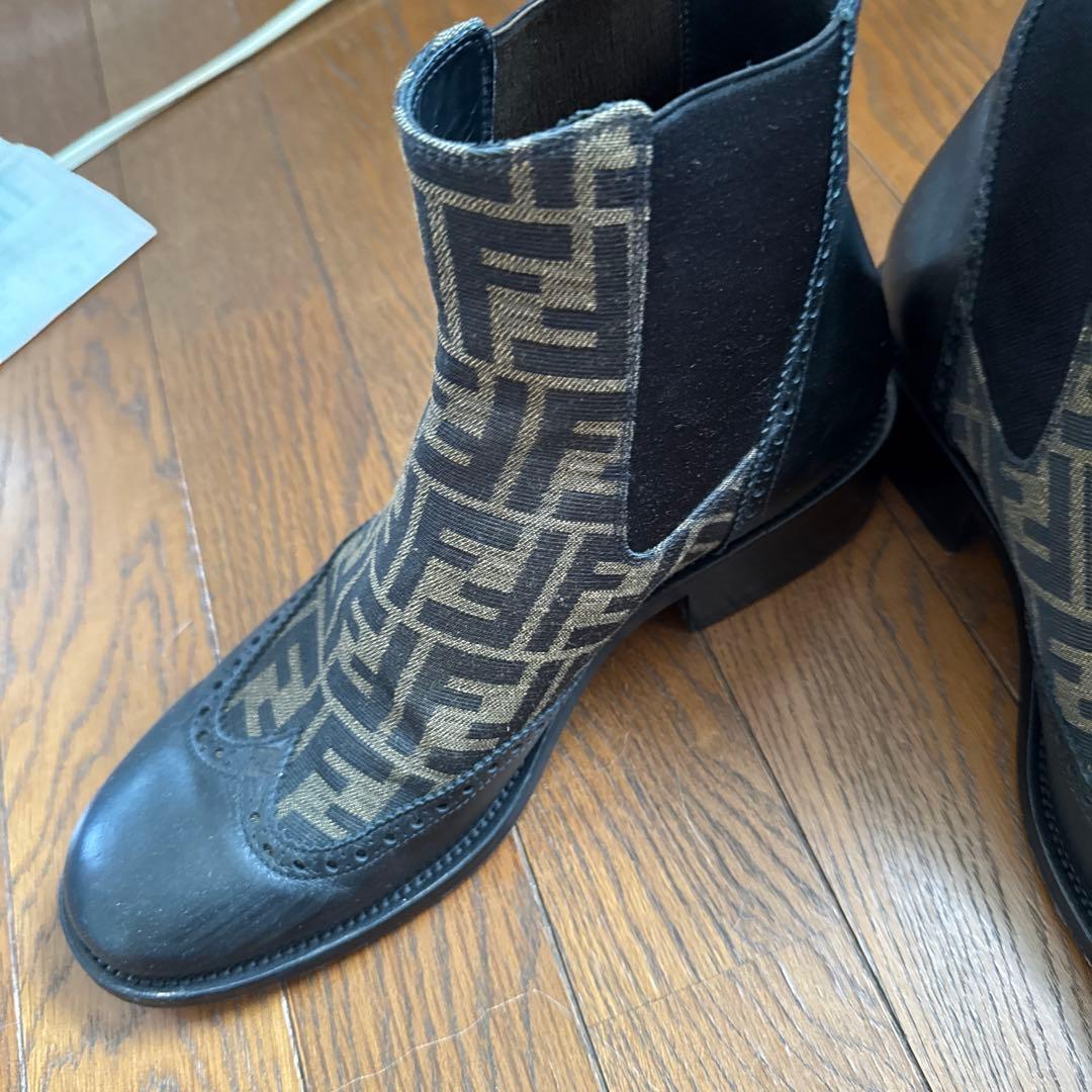 t*1様 FENDIブーツメンズ
