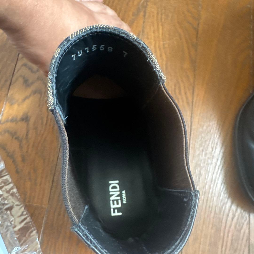 t*1様 FENDIブーツメンズ