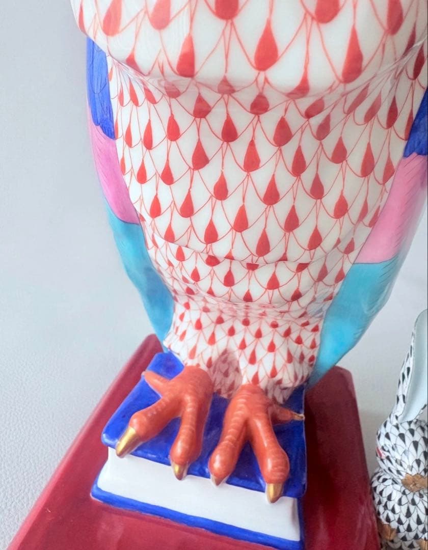 herend hvngary 梟　 ヘレンド 本の上の梟　赤色の鱗模様