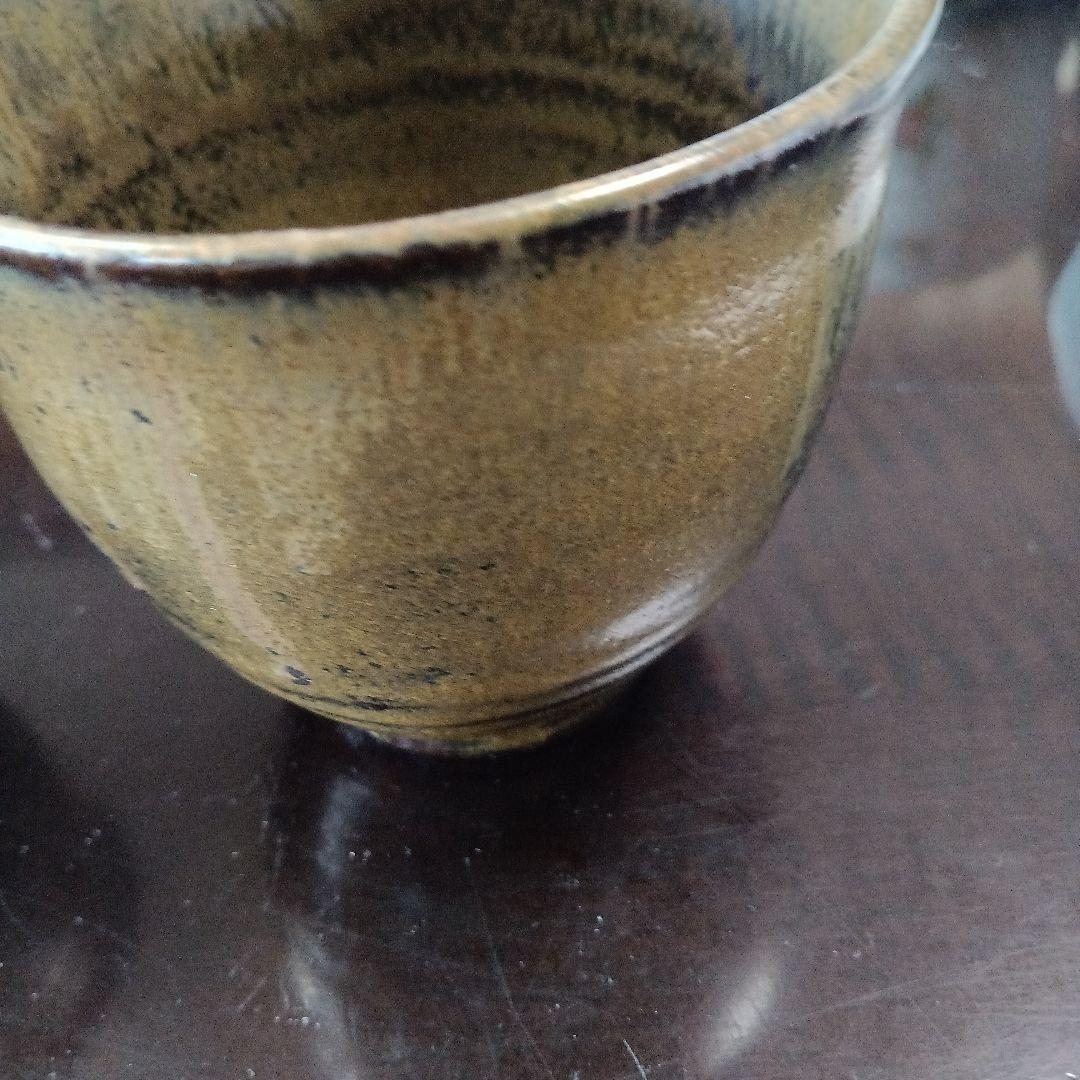 人間国宝金城次郎の作品です。茶色陶器カップ2個セット