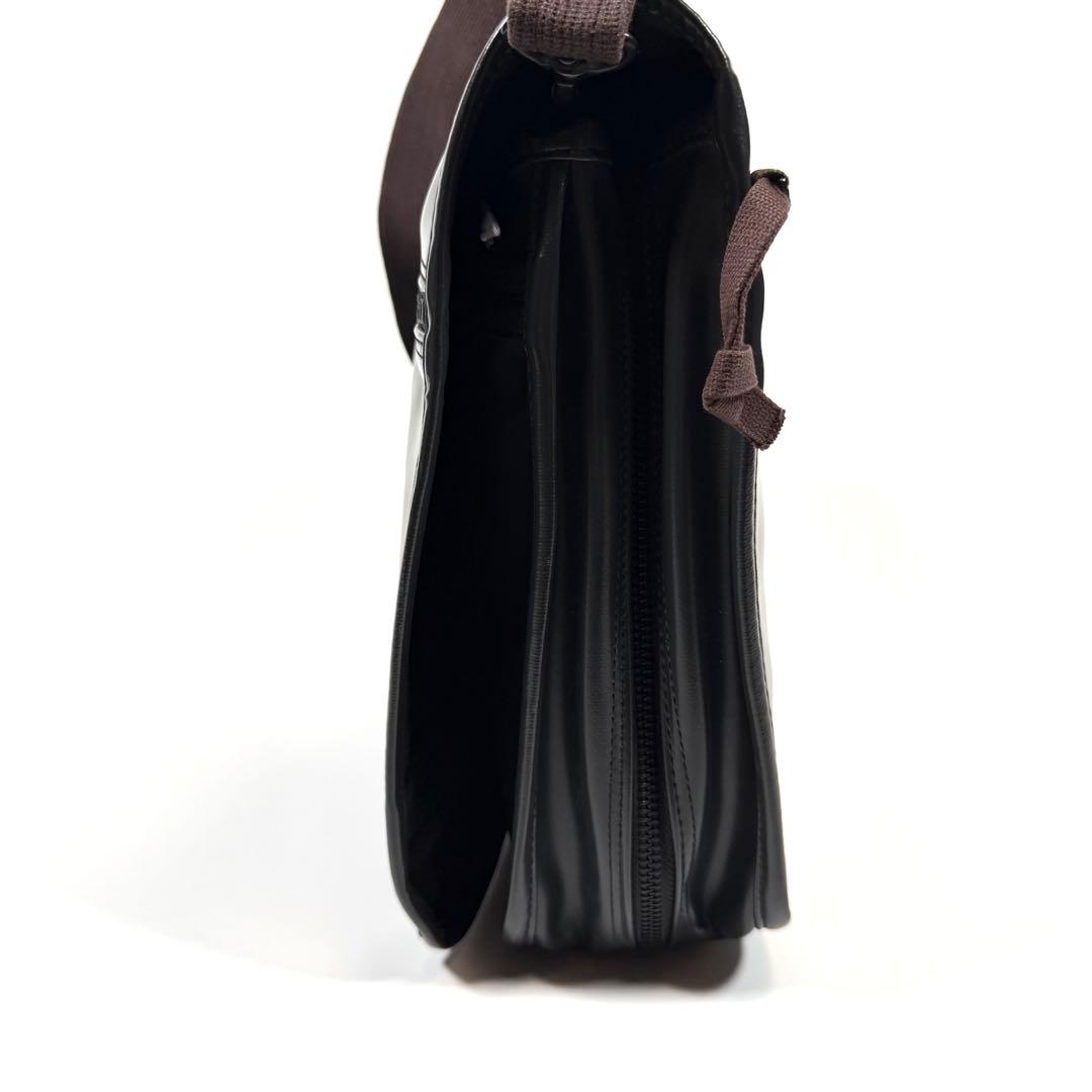 【極美品】ラゲッジレーベル　メッセンジャーバッグ　ライナー　黒系　赤バッテン