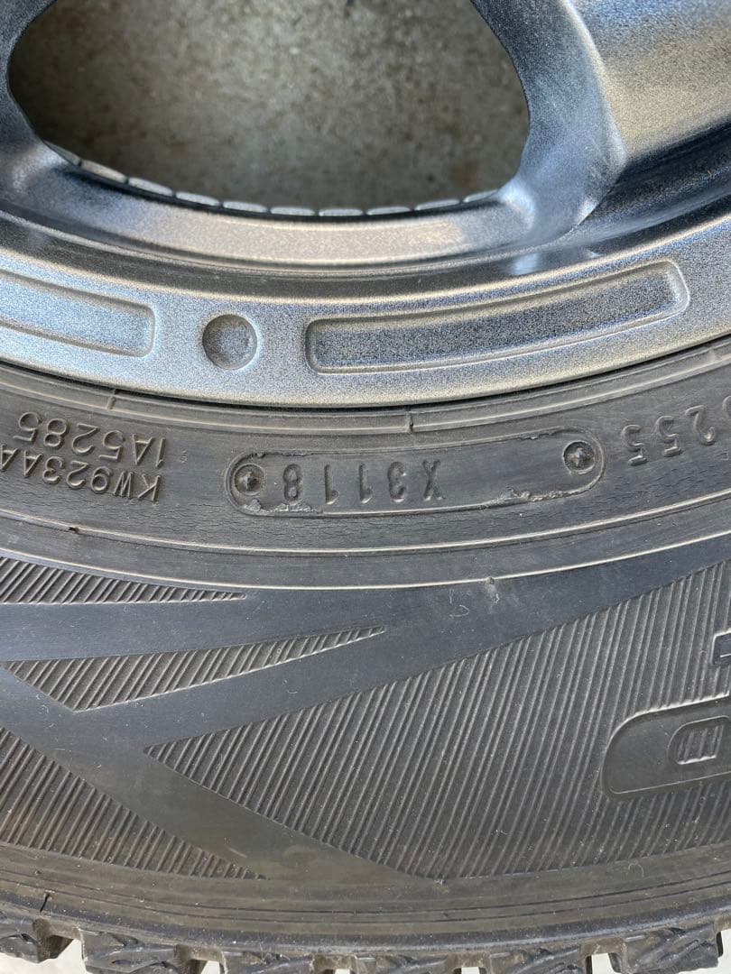 ハイエース　MAD CROSS スタッドレス　ウインターマックス