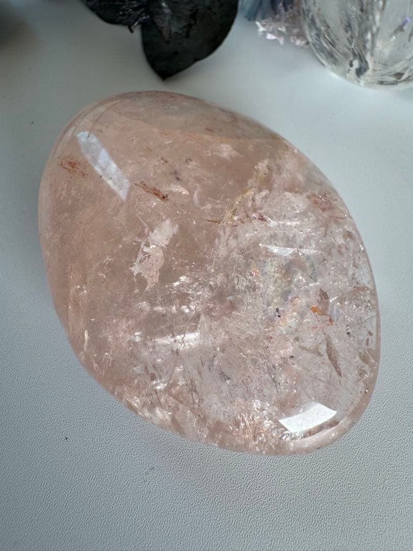 濃いピンク　ピンククリアクォーツ　パーム　虹だらけ　流通名　ピンクアゼツライト