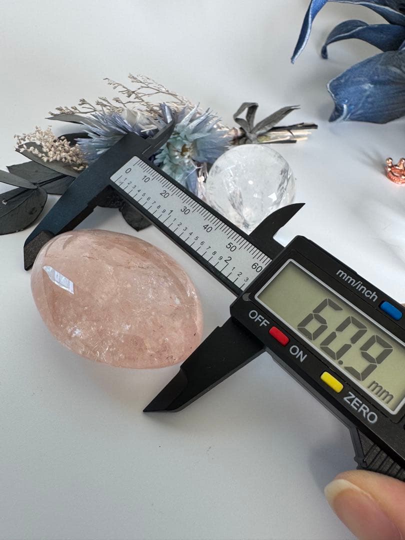 濃いピンク　ピンククリアクォーツ　パーム　虹だらけ　流通名　ピンクアゼツライト