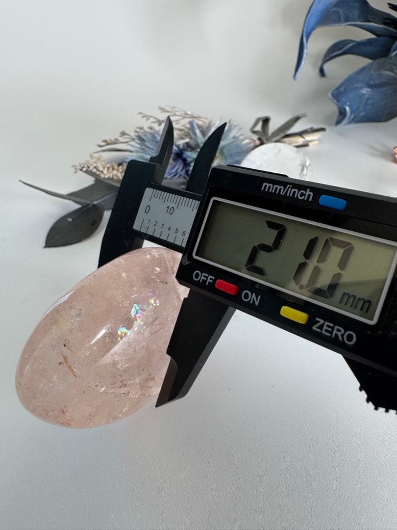 濃いピンク　ピンククリアクォーツ　パーム　虹だらけ　流通名　ピンクアゼツライト