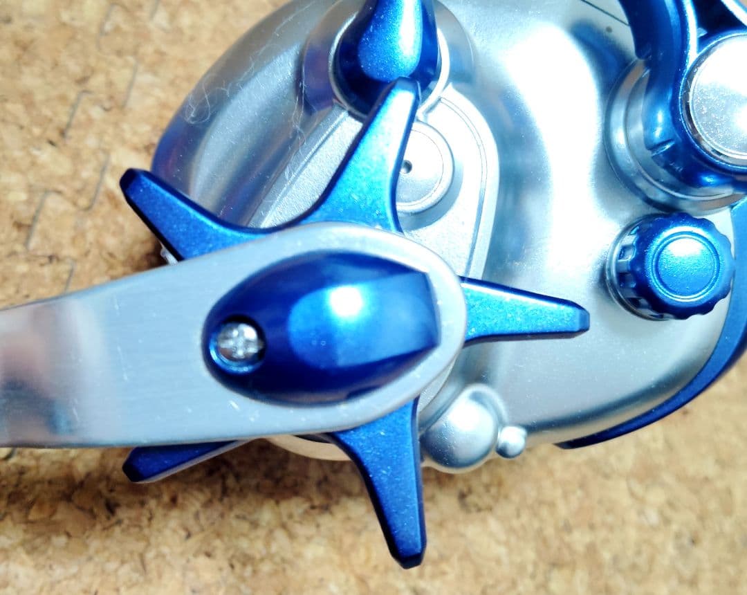 シマノ 電動リール 電動丸 3000H 新品並みの超超超美品です。