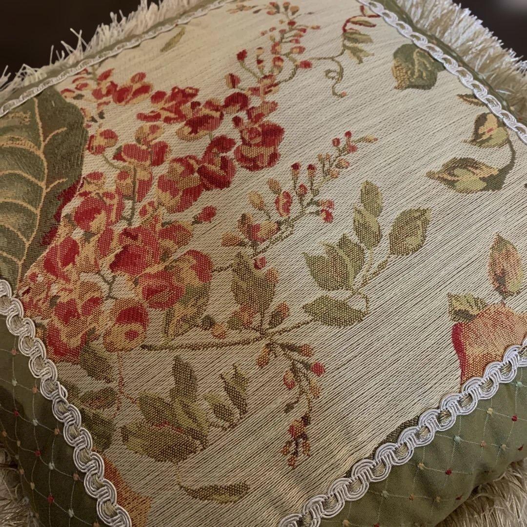 ジェニファーテイラー 花柄刺繍オリーブグリーンクッション ID-259