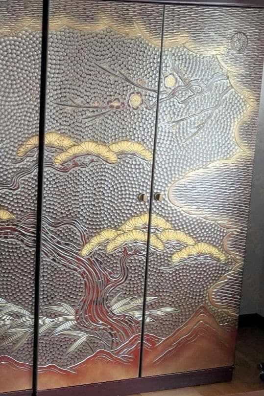 特注 一点もの　佐藤昌月 作　鎌倉彫 桐タンス 二竿一対 松竹梅文様　家紋入り