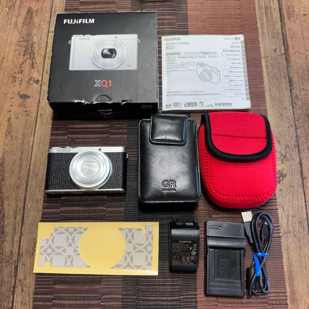 FUJIFILM 富士フイルム XQ1 シルバー☆貼り革☆付属品☆オプションあり