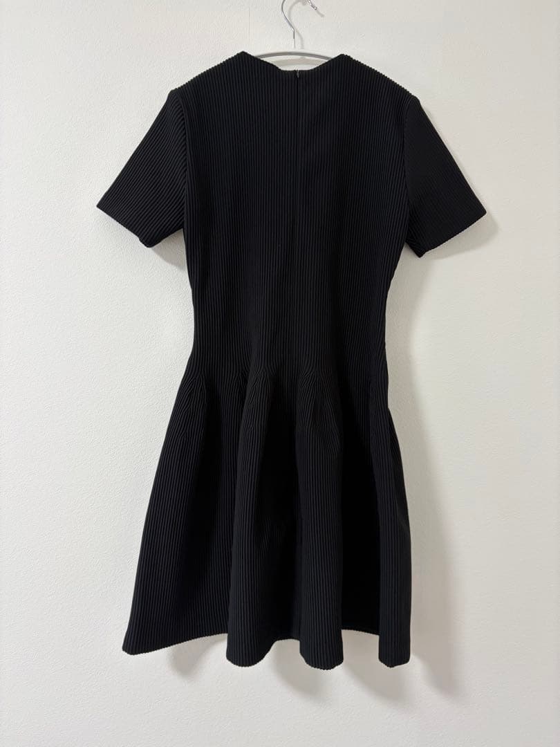 CFCL 膝丈ニットワンピース 2024ss ブラック