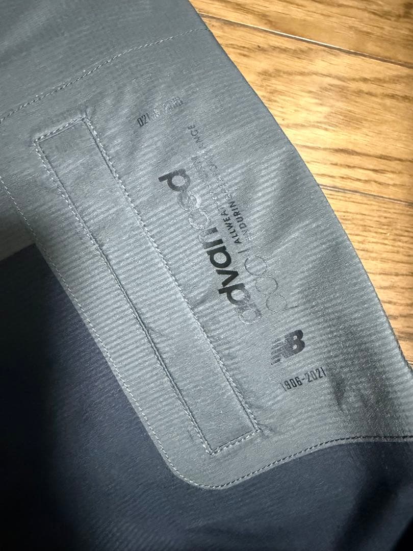 お正月特価！【新品タグ付】定価38,500円！ニューバランス高機能パーカー