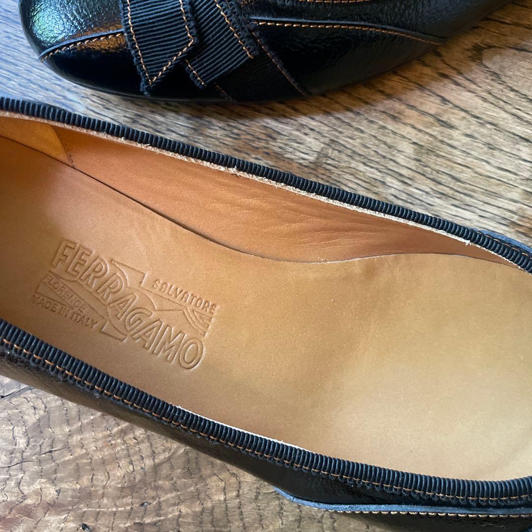 フェラガモ フラット　バレーシューズ　25.5