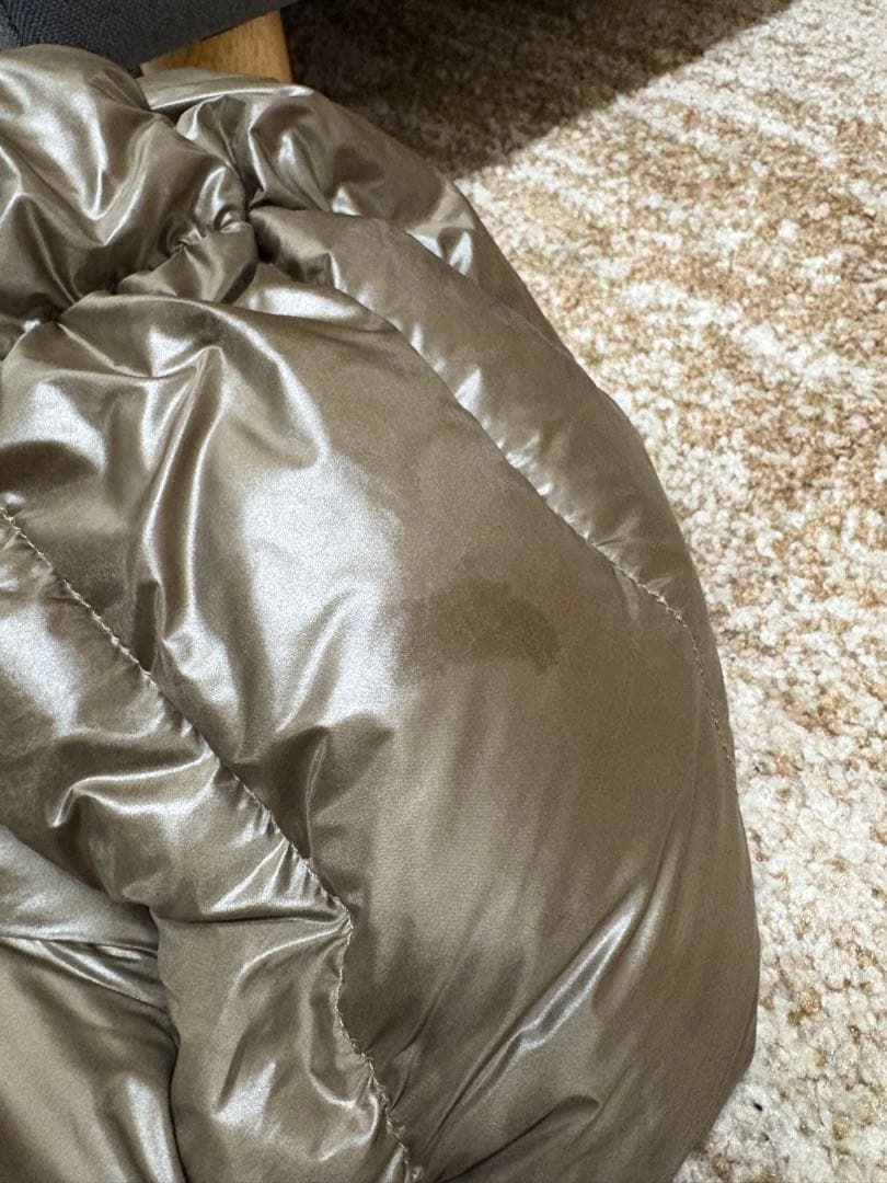 あいうえお　TATRASタトラス　オリーブ色 フード付きダウンジャケット