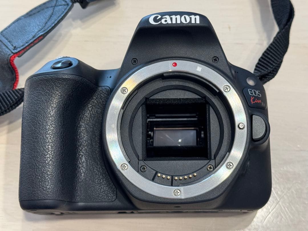 Canon EOS Kiss X9 ブラック ダブルズームキット バッグ付き