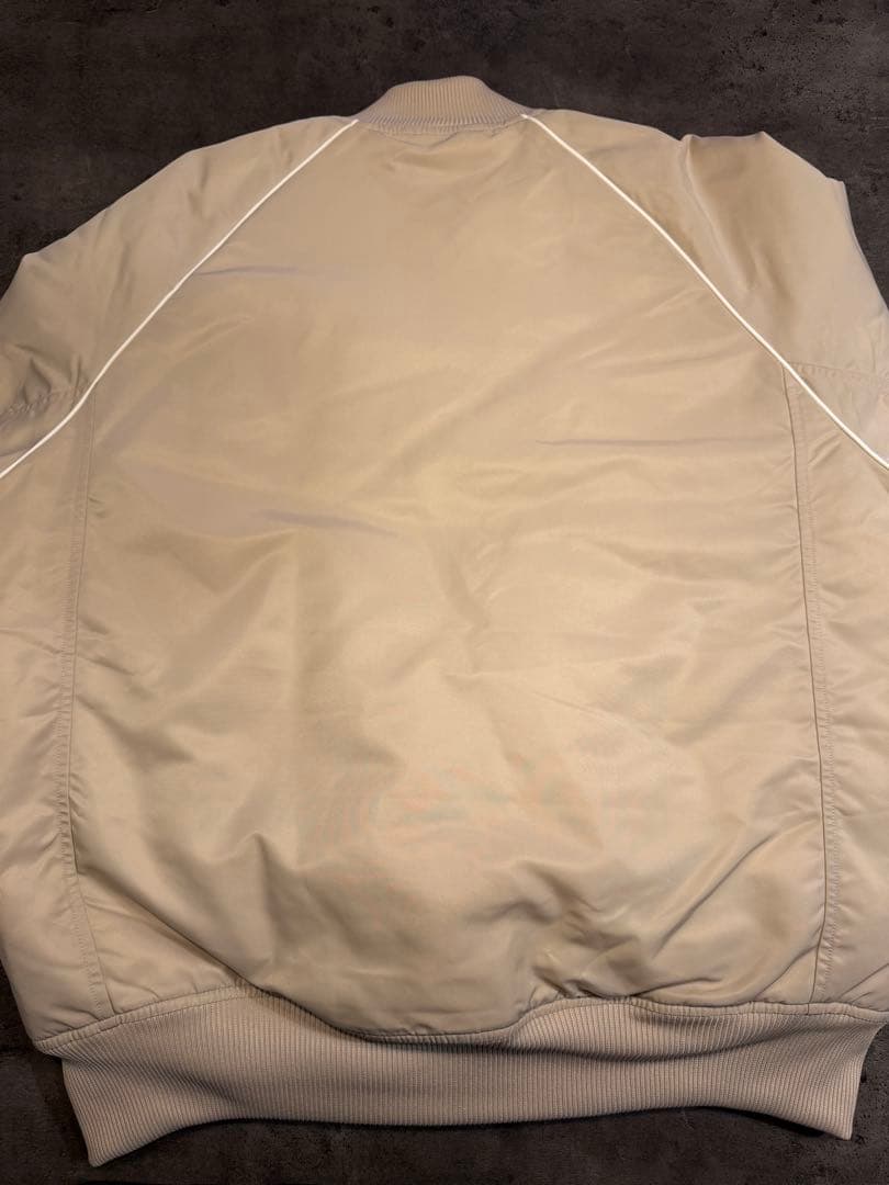 adidas プレミアム カレッジジャケット　ワンダーベージュ
