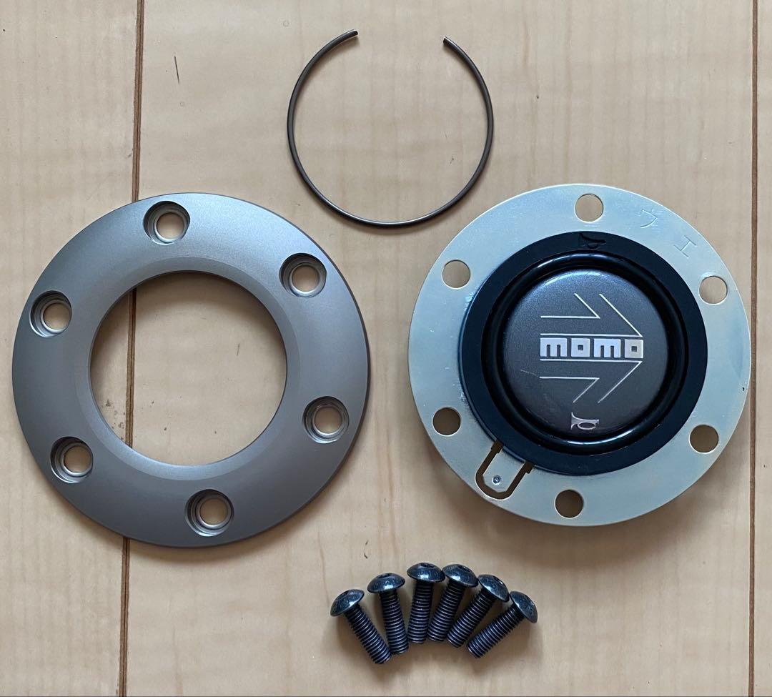 【超美品】MOMO(モモ) ステアリング レース 32パイ BK R-12