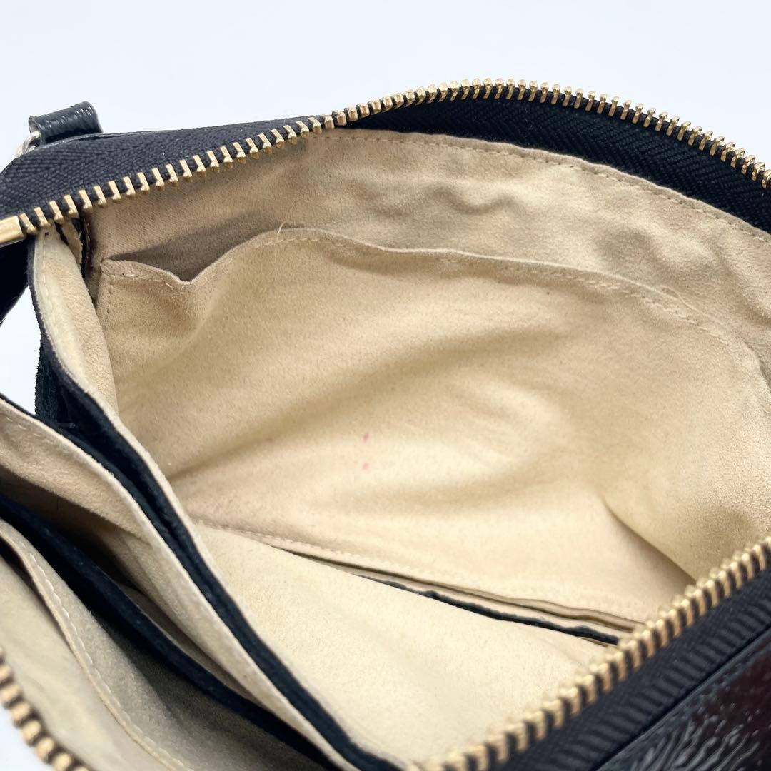 ATAO アタオ　ブーブー　ショルダーバッグ　エナメル　タッセル　ブラック