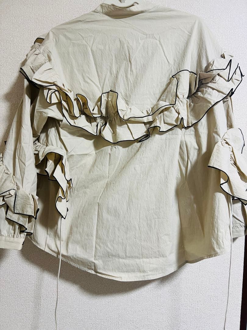 【eaphi】FEELING FRILLS BLOUSE