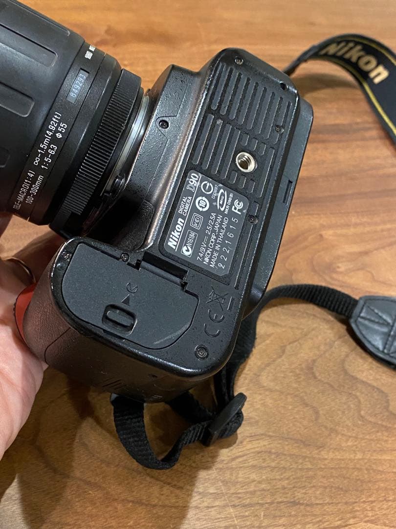 Nikon D90 デジタル一眼Tamron 100-300レンズ付　動作品