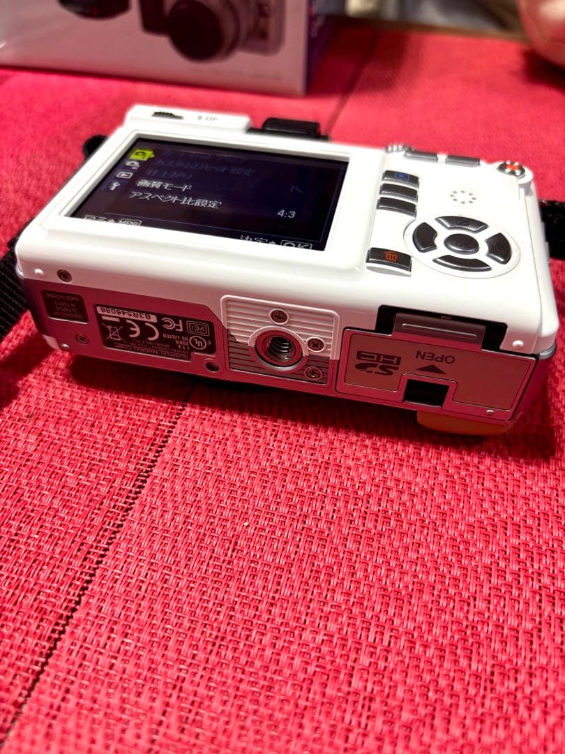 オリンパスPEN E-PL1 ダブルズームキット ホワイト&限定バッグ &3脚